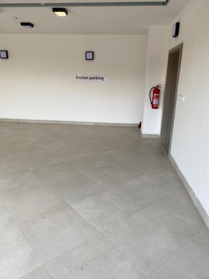 Apartment Enzian โลชนา โปด กลิโนฟเซม ภายนอก รูปภาพ